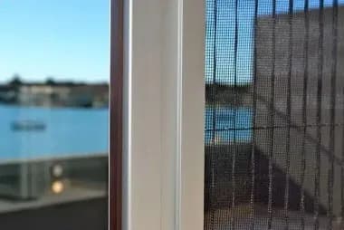 صورة قسم باب شبك عن الحشرات: في مقال باب شبك عن الحشرات: حماية وتهوية أفضل لمنزلك في الإمارات